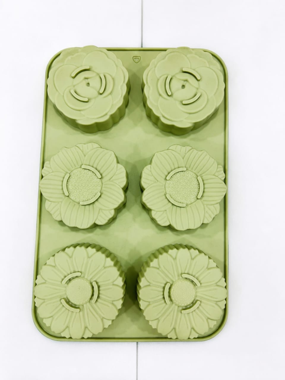 6-Cavity Flower Silicone Mold | Reusable Food-Grade Silicone Craft & Baking Mold